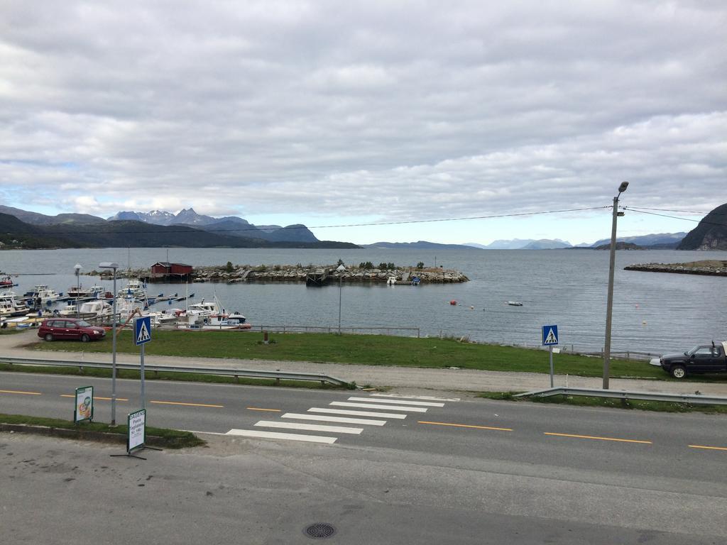 Pa Taket Overnatting Sørkjosen 外观 照片
